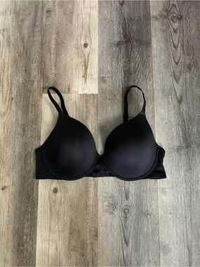 Hanes Black T-Shirt Bra with Smooth Molded Cups
